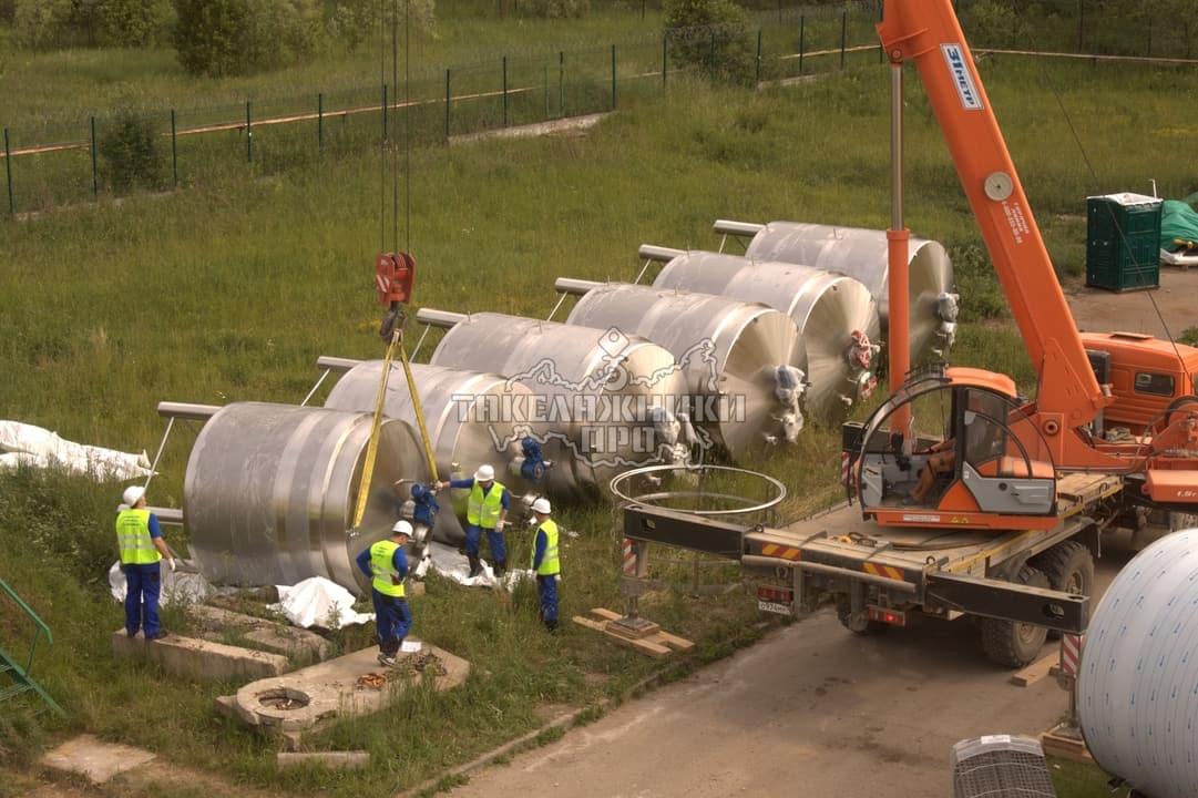 Перемещение оборудования при помощи автокрана